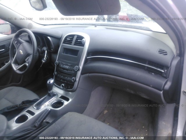 1G11A5SL4EF215304 - 2014 CHEVROLET MALIBU LS 银色 照片 5