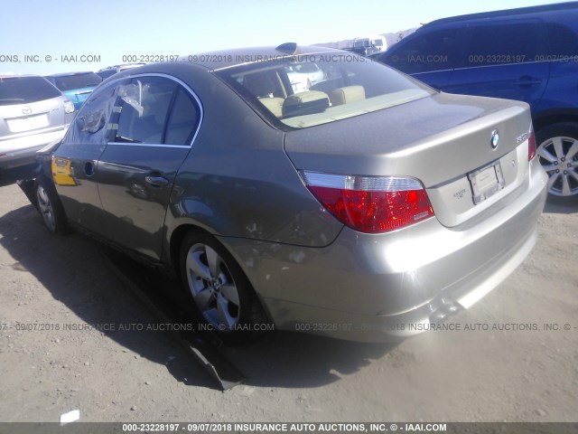 WBANF73567CU21909 - 2007 BMW 530 XI SILVER photo 3