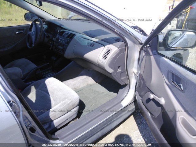 1HGCF86692A112302 - 2002 HONDA ACCORD VALUE SILVER photo 5