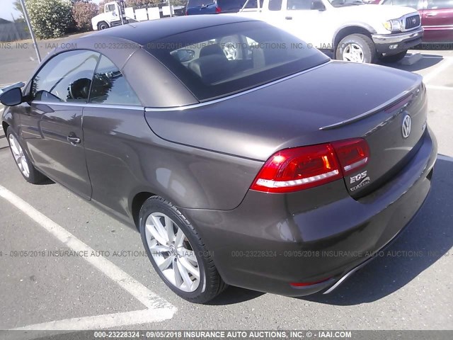 WVWBW8AH5DV004015 - 2013 VOLKSWAGEN EOS KOMFORT/SPORT 棕色 照片 3