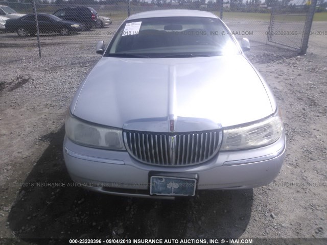 1LNHM81W0YY935682 - 2000 LINCOLN TOWN CAR EXECUTIVE SILVER photo 6