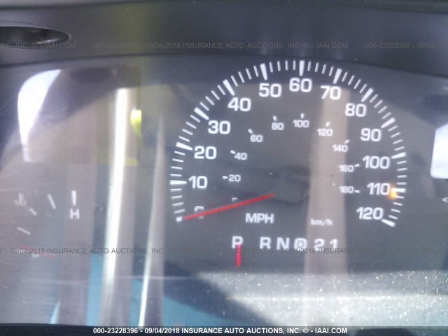 1LNHM81W0YY935682 - 2000 LINCOLN TOWN CAR EXECUTIVE SILVER photo 7