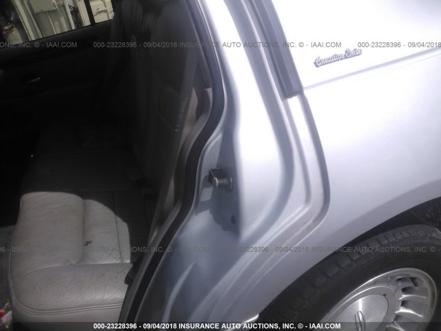 1LNHM81W0YY935682 - 2000 LINCOLN TOWN CAR EXECUTIVE SILVER photo 8