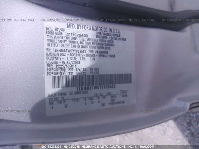 1LNHM81W0YY935682 - 2000 LINCOLN TOWN CAR EXECUTIVE SILVER photo 9