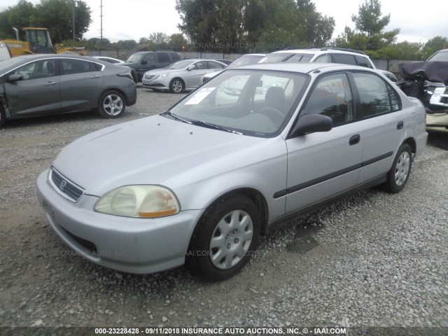 1HGEJ6621WL002170 - 1998 HONDA CIVIC DX SILVER photo 2