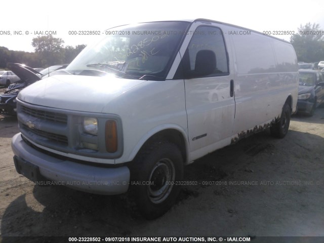 1GCHG39R621131657 - 2002 CHEVROLET EXPRESS G3500  WHITE photo 2