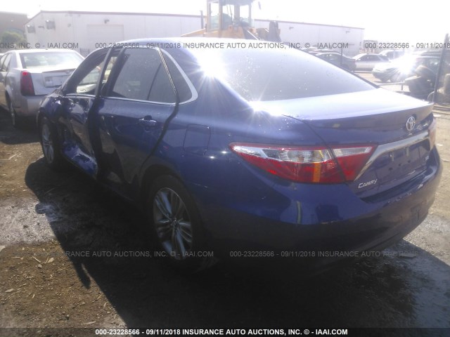 4T1BF1FK8FU918033 - 2015 TOYOTA CAMRY LE/XLE/SE/XSE 紫色 照片 3