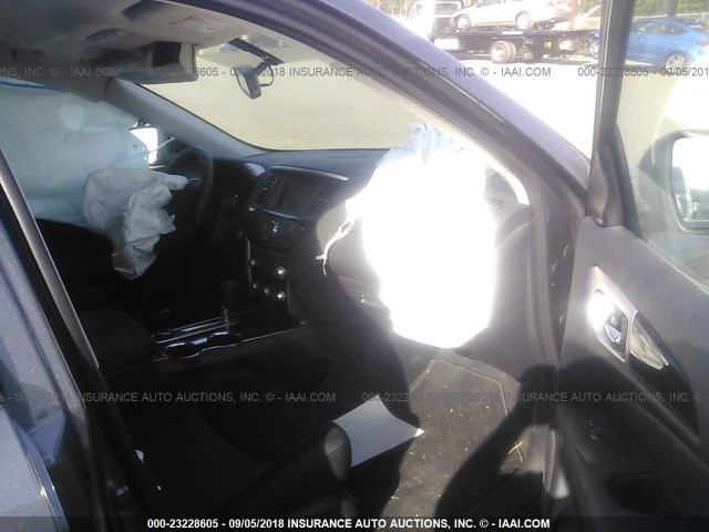 5N1DR2MM3JC658343 - 2018 NISSAN PATHFINDER S/SV/SL/PLATINUM GRAY photo 5