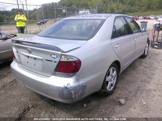 4T1BE32K15U411039 - 2005 TOYOTA CAMRY LE/XLE/SE 银色 照片 4