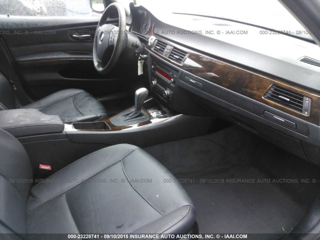 WBAPK5C59BA995594 - 2011 BMW 328 XI SULEV GRAY photo 5