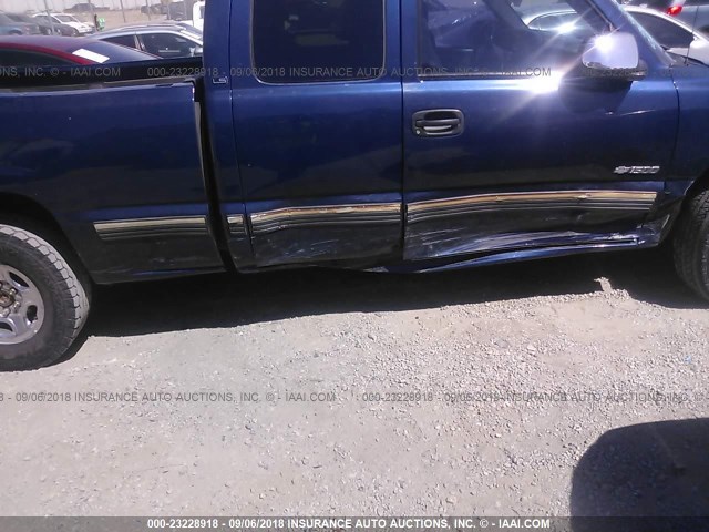 2GCEC19V221228137 - 2002 CHEVROLET SILVERADO C1500 Azul foto 6