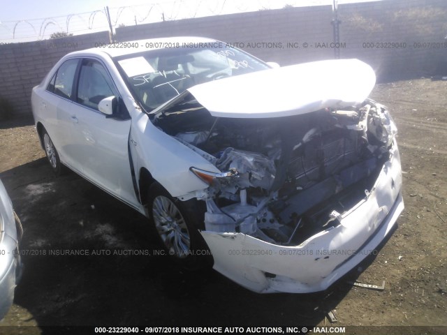 4T1BD1FK2DU080794 - 2013 TOYOTA CAMRY HYBRID/LE/XLE 白色 照片 1