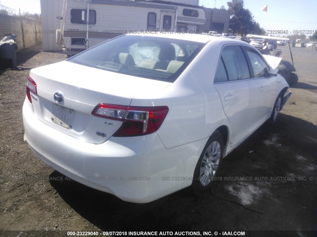 4T1BD1FK2DU080794 - 2013 TOYOTA CAMRY HYBRID/LE/XLE 白色 照片 4