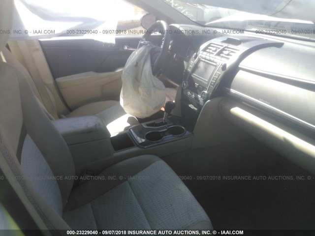 4T1BD1FK2DU080794 - 2013 TOYOTA CAMRY HYBRID/LE/XLE 白色 照片 5