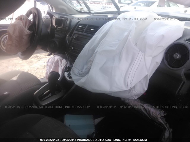 1G1JA5SH9G4128752 - 2016 CHEVROLET SONIC LS 灰色 照片 5