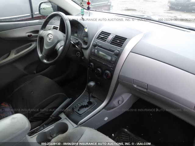 JTDBL40EX99020199 - 2009 TOYOTA COROLLA LE/XLE WHITE photo 5