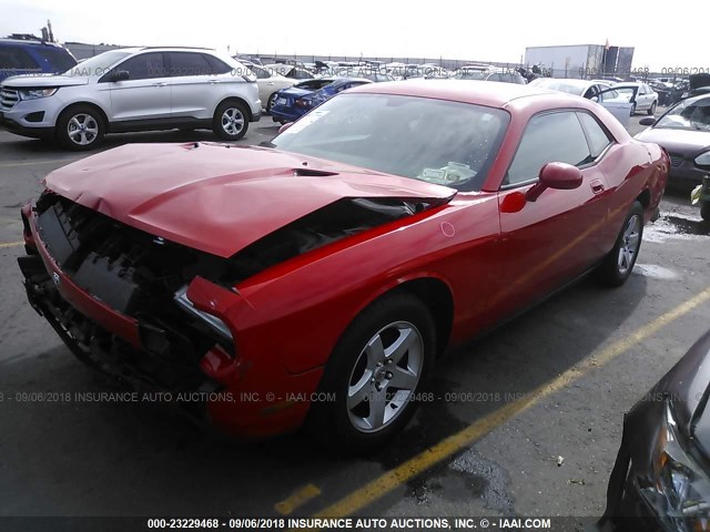 2B3CJ4DV6AH172698 - 2010 DODGE CHALLENGER SE RED photo 2