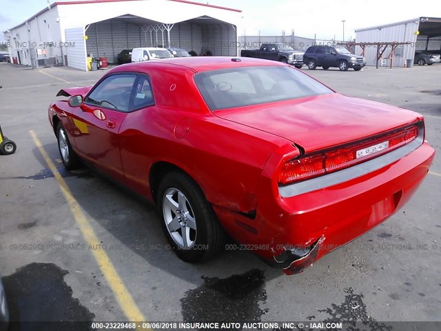 2B3CJ4DV6AH172698 - 2010 DODGE CHALLENGER SE RED photo 3