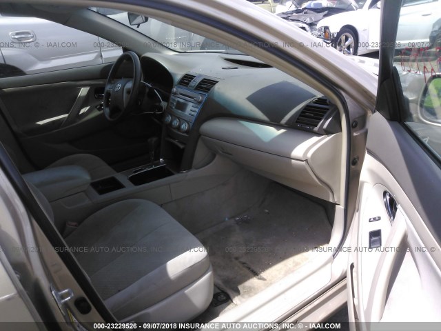 4T1BE46K29U378395 - 2009 TOYOTA CAMRY SE/LE/XLE GOLD photo 5