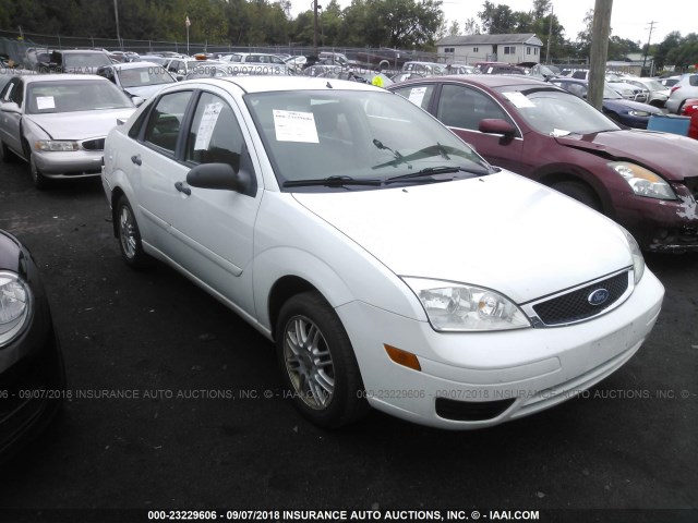 1FAHP34N87W234695 - 2007 FORD FOCUS ZX4/S/SE/SES 白色 照片 1