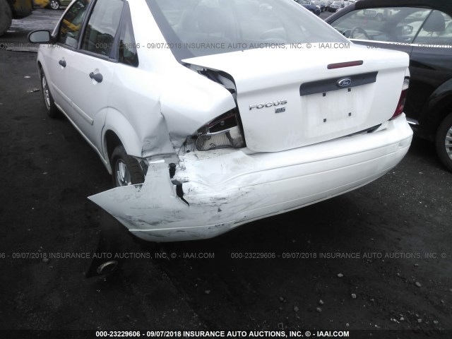 1FAHP34N87W234695 - 2007 FORD FOCUS ZX4/S/SE/SES 白色 照片 6