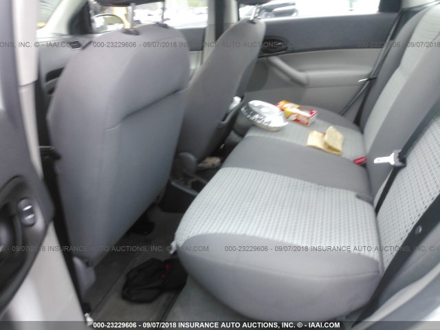 1FAHP34N87W234695 - 2007 FORD FOCUS ZX4/S/SE/SES 白色 照片 8
