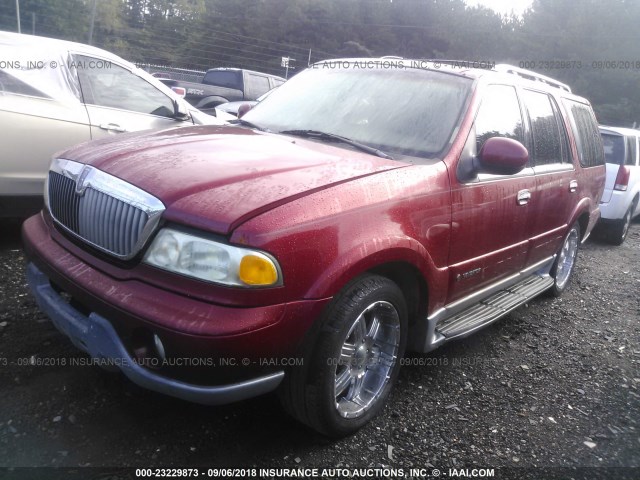 5LMRU27A8YLJ11727 - 2000 LINCOLN NAVIGATOR Rot Foto 2