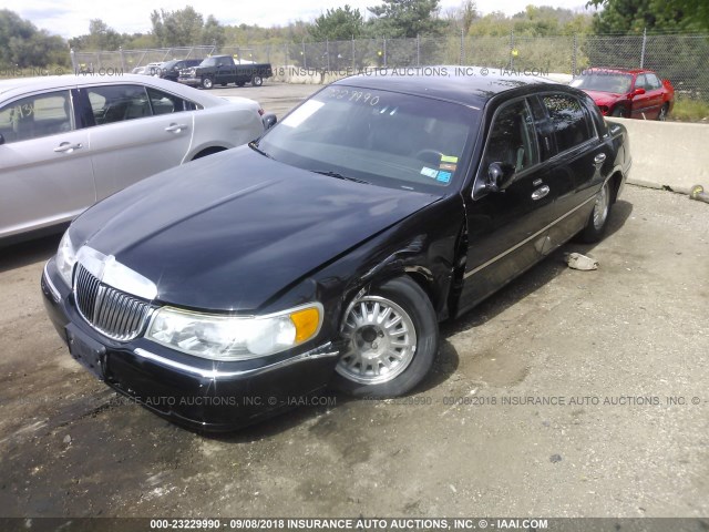 1LNHM82W91Y625728 - 2001 LINCOLN TOWN CAR SIGNATURE BLACK photo 2