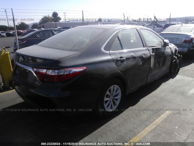 4T4BF1FK0FR447453 - 2015 TOYOTA CAMRY LE/XLE/SE/XSE BLUE photo 4