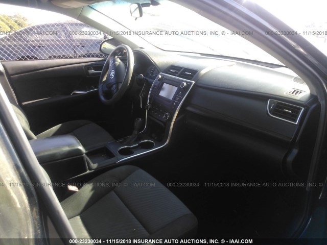 4T4BF1FK0FR447453 - 2015 TOYOTA CAMRY LE/XLE/SE/XSE 蓝色 照片 5