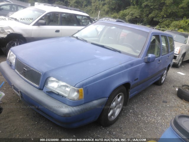 YV1LW5543V2318690 - 1997 VOLVO 850 BLUE photo 2