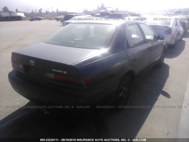 4T1BG22K9WU327735 - 1998 TOYOTA CAMRY CE/LE/XLE 黑色 照片 4