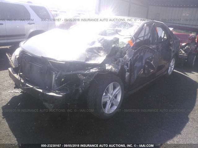 4T1BF1FKXEU867889 - 2014 TOYOTA CAMRY L/SE/LE/XLE Boz foto 2