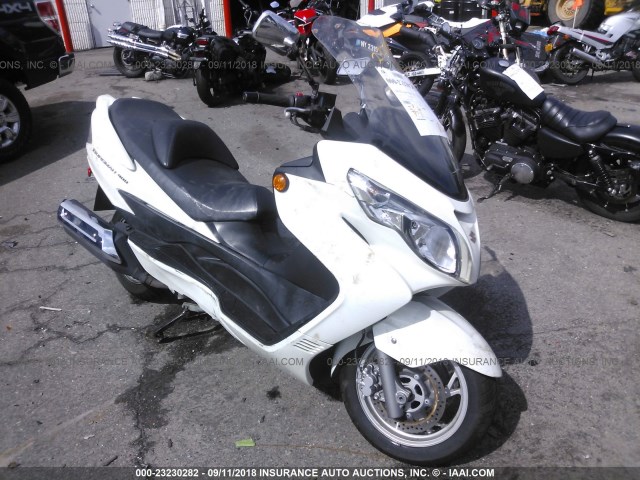 JS1CK44B8B2100424 - 2011 SUZUKI AN400 A WHITE photo 1