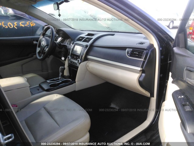 4T1BF1FK1CU018795 - 2012 TOYOTA CAMRY SE/LE/XLE BLACK photo 5