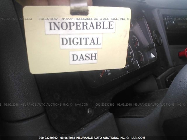 1FUJGLDR5CLBK4760 - 2012 FREIGHTLINER CASCADIA 125  WHITE photo 6