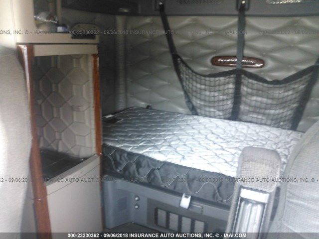 1FUJGLDR5CLBK4760 - 2012 FREIGHTLINER CASCADIA 125  WHITE photo 7