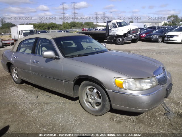 1LNHM81W7YY798997 - 2000 LINCOLN TOWN CAR EXECUTIVE TAN photo 1