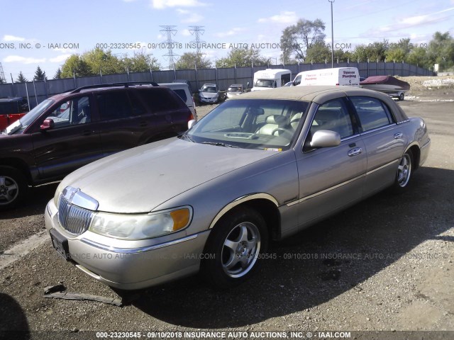 1LNHM81W7YY798997 - 2000 LINCOLN TOWN CAR EXECUTIVE TAN photo 2