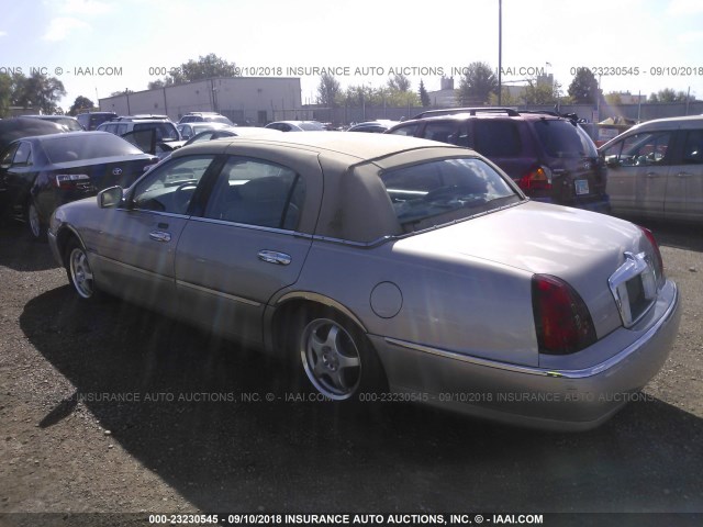 1LNHM81W7YY798997 - 2000 LINCOLN TOWN CAR EXECUTIVE TAN photo 3