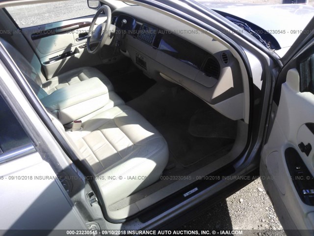 1LNHM81W7YY798997 - 2000 LINCOLN TOWN CAR EXECUTIVE TAN photo 5