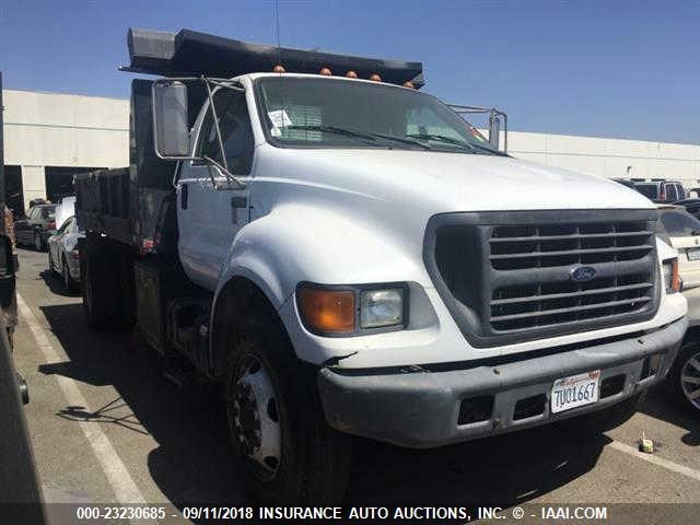 3FDNF656XYMA34357 - 2000 FORD F650 SUPER DUTY WHITE photo 1