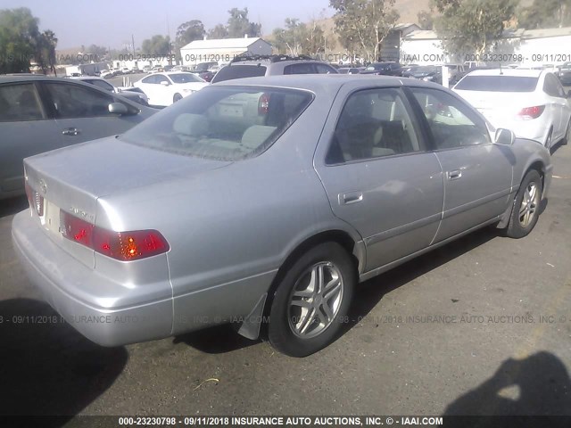 JT2BG22K5Y0513182 - 2000 TOYOTA CAMRY CE/LE/XLE 银色 照片 4