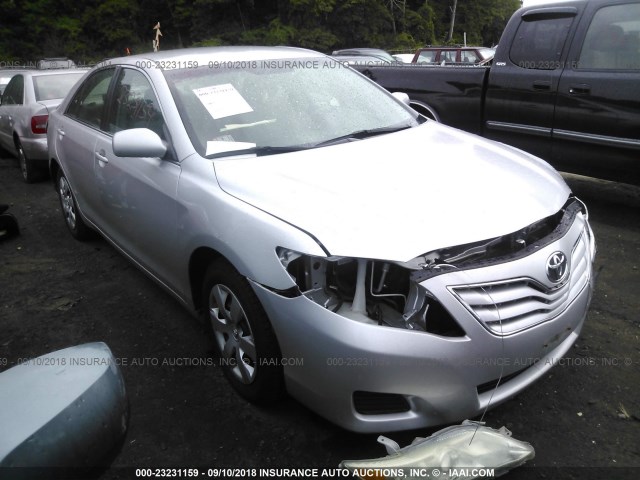 4T1BF3EK9AU098499 - 2010 TOYOTA CAMRY SE/LE/XLE ვერცხლისფერი ფოტო 1