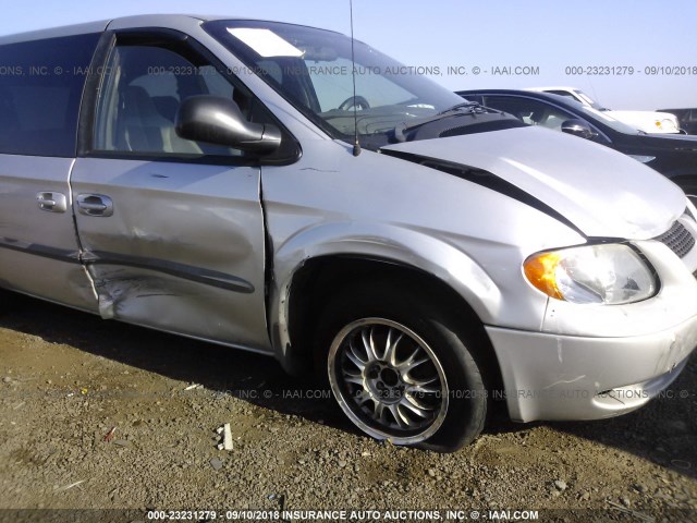 2B4GP44352R598355 - 2002 DODGE GRAND CARAVAN SPORT SILVER photo 6