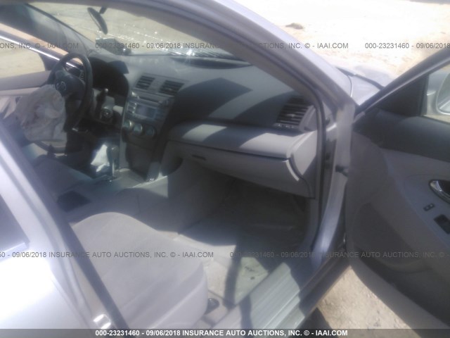 4T1BE46K69U398830 - 2009 TOYOTA CAMRY SE/LE/XLE 银色 照片 5