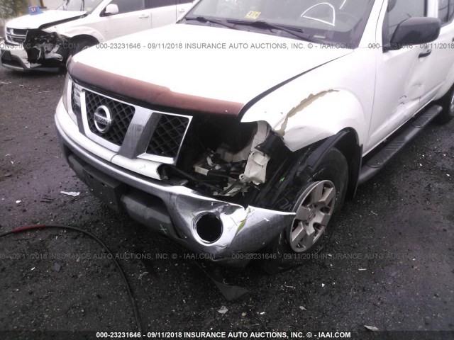 1N6AD07WX5C427255 - 2005 NISSAN FRONTIER CREW CAB LE/SE/OFF ROAD WHITE photo 6