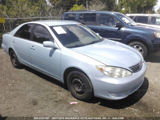 4T1BE32K95U519540 - 2005 TOYOTA CAMRY LE/XLE/SE 浅蓝色 照片 1