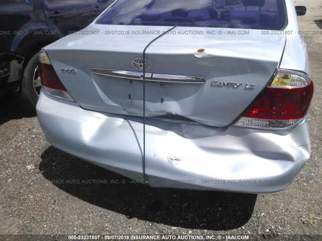 4T1BE32K95U519540 - 2005 TOYOTA CAMRY LE/XLE/SE 浅蓝色 照片 6