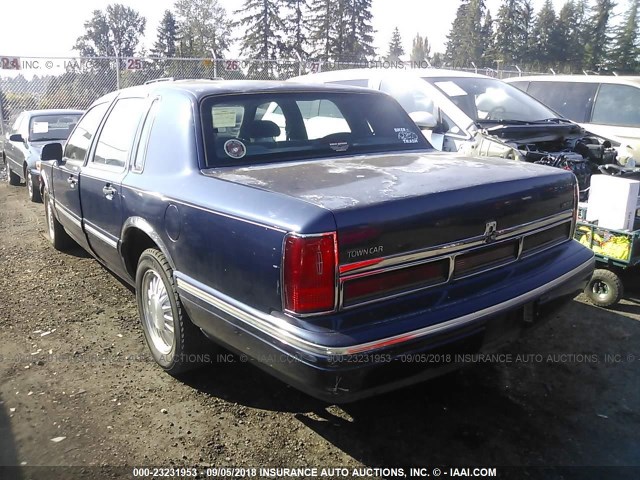 1LNLM82W4SY627978 - 1995 LINCOLN TOWN CAR SIGNATURE/SPINNAKER BLUE photo 3